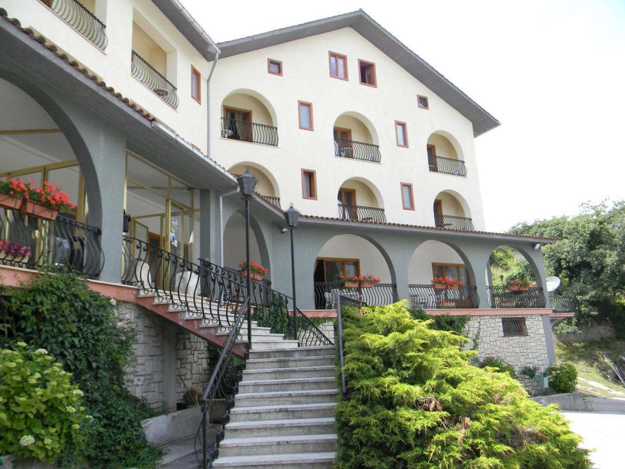 Hotel Valdirose Civitella Alfedena Ngoại thất bức ảnh